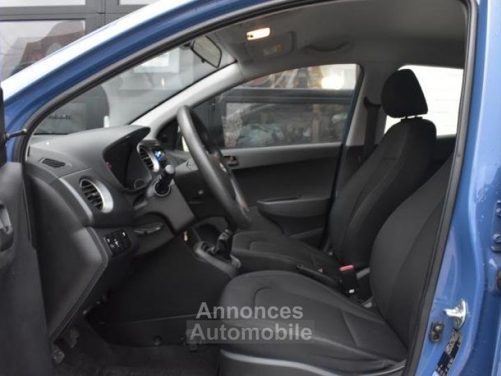 Hyundai i10 1.0i - 12