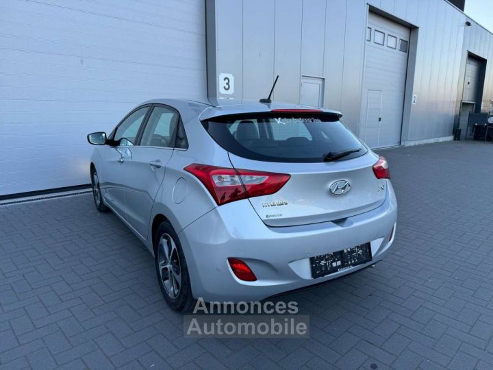 Hyundai i30 1.6 GDi Lounge -- CUIR GPS CAMERA - 4