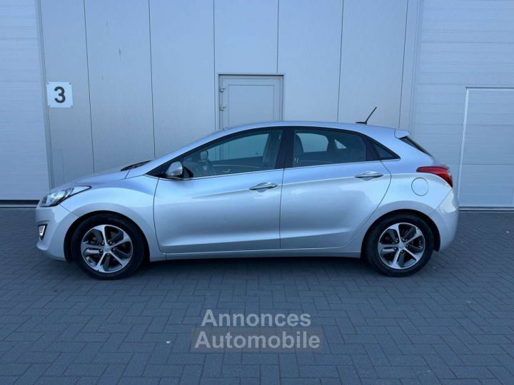 Hyundai i30 1.6 GDi Lounge -- CUIR GPS CAMERA - 8