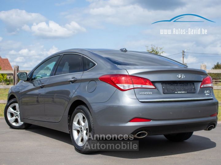 Hyundai i40 1.7 CRDi BlueDrive - HISTORIEK - STUURWIELVERWARMING - LEDER - CAMERA - AIRCO - KEYLESS - 2