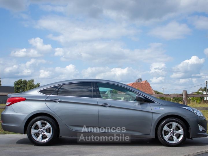 Hyundai i40 1.7 CRDi BlueDrive - HISTORIEK - STUURWIELVERWARMING - LEDER - CAMERA - AIRCO - KEYLESS - 6