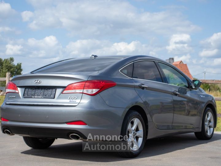 Hyundai i40 1.7 CRDi BlueDrive - HISTORIEK - STUURWIELVERWARMING - LEDER - CAMERA - AIRCO - KEYLESS - 7