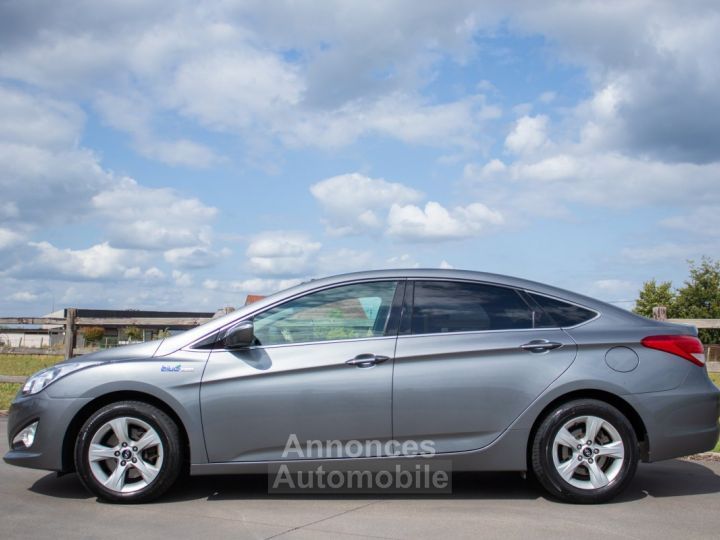 Hyundai i40 1.7 CRDi BlueDrive - HISTORIEK - STUURWIELVERWARMING - LEDER - CAMERA - AIRCO - KEYLESS - 10