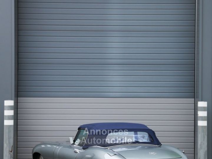 Jaguar E-Type S2 OTS - Matching Numbers 4.2L 6 inline engine producing 245 bhp - 30