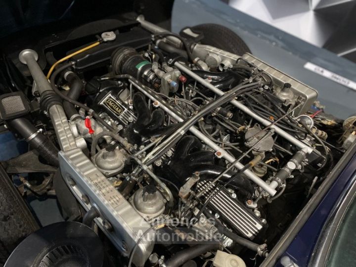 Jaguar E-Type V12 - 16