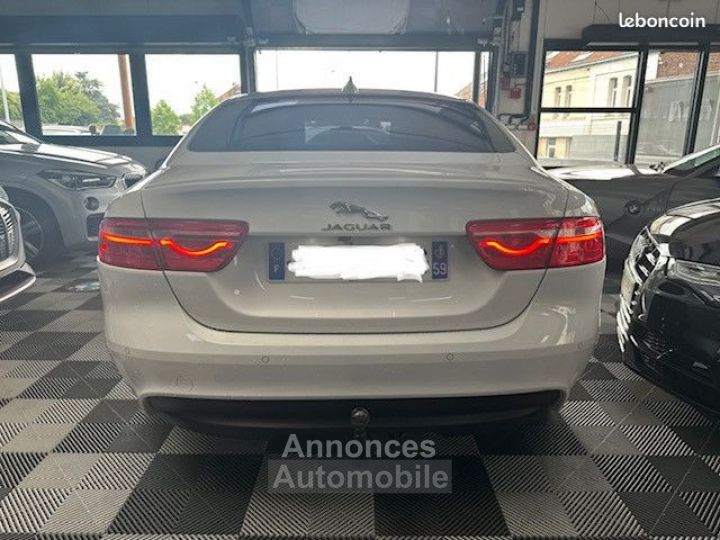 Jaguar XE 2.0 D R DYNAMIQUE - 6