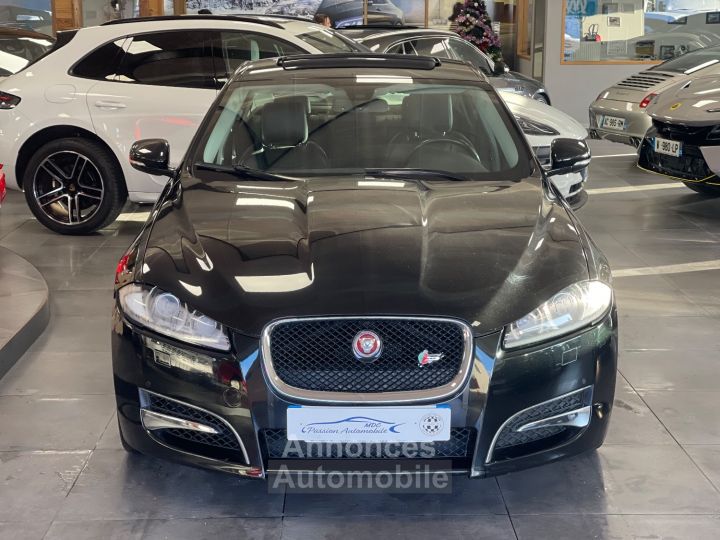 Jaguar XF (2) 3.0 D V6 BLACK EDITION - 2