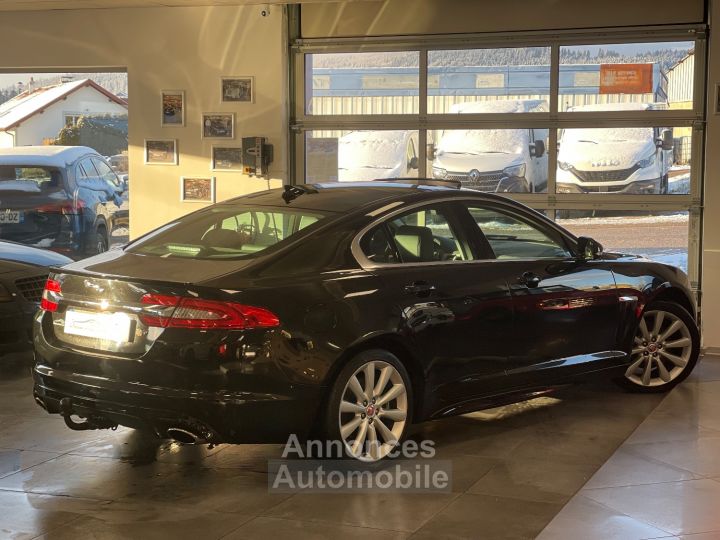 Jaguar XF (2) 3.0 D V6 BLACK EDITION - 4