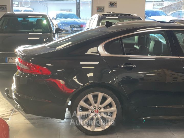 Jaguar XF (2) 3.0 D V6 BLACK EDITION - 10