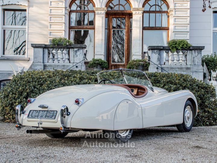 Jaguar XK120 XK 120 Open Top Speedster (OTS) LHD 1951 - OLDTIMER - GERESTAUREERD - MATCHING NUMBERS - SOFTTOP - CREAM WHITE - 13