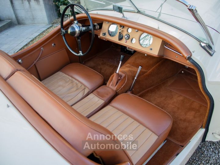 Jaguar XK120 XK 120 Open Top Speedster (OTS) LHD 1951 - OLDTIMER - GERESTAUREERD - MATCHING NUMBERS - SOFTTOP - CREAM WHITE - 19