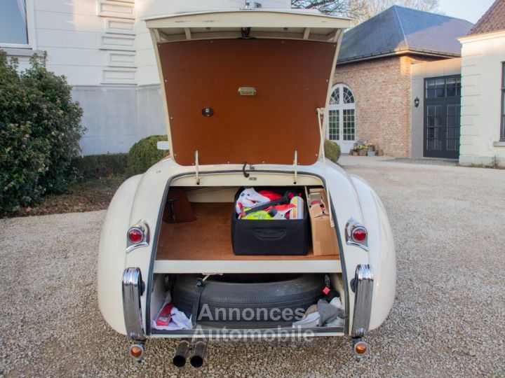 Jaguar XK120 XK 120 Open Top Speedster (OTS) LHD 1951 - OLDTIMER - GERESTAUREERD - MATCHING NUMBERS - SOFTTOP - CREAM WHITE - 26