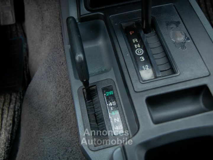 Jeep Cherokee XJ 4.0i Automaat 4X4 - OLDTIMER - SERVO - AIRCO - ELEKTR. RAMEN - 24