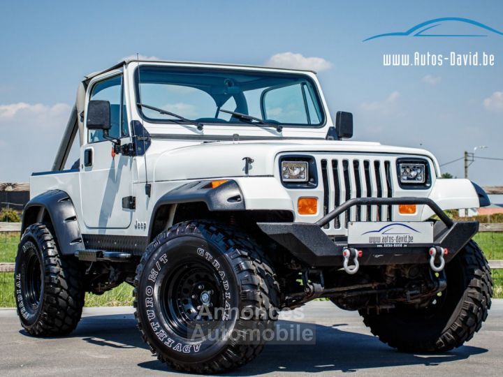 Jeep Wrangler YJ 4.2 4X4 Automaat SOFT TOP - OLDTIMER - LED KOPLAMPEN - BLAUPUNKT - ACHTERBANK - 1