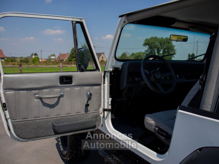 Jeep Wrangler YJ 4.2 4X4 Automaat SOFT TOP - OLDTIMER - LED KOPLAMPEN - BLAUPUNKT - ACHTERBANK - 26