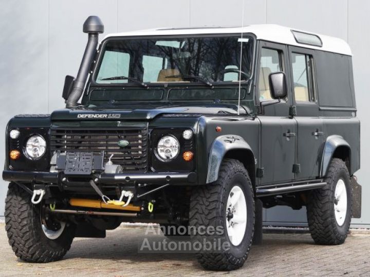 Land Rover Defender 110 5 door 2495cc 4 cilinder 122 bhp TD5 - 1