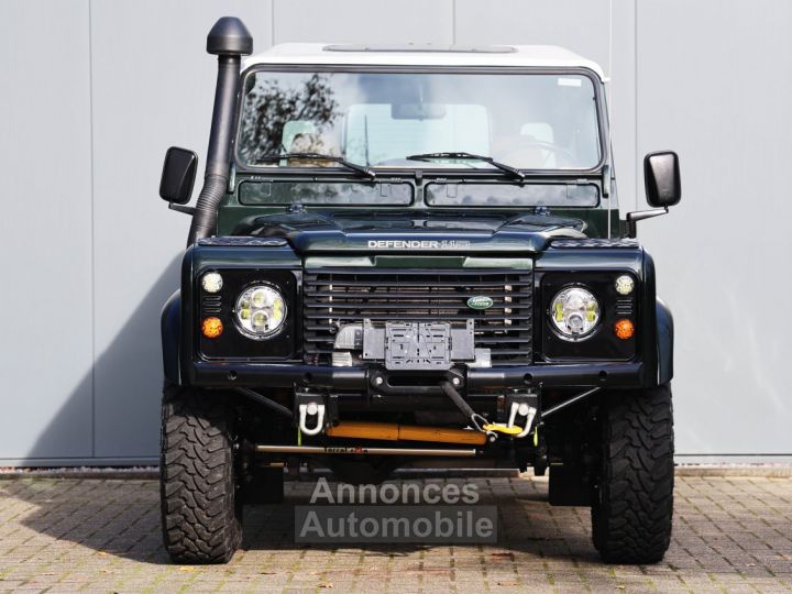 Land Rover Defender 110 5 door 2495cc 4 cilinder 122 bhp TD5 - 17