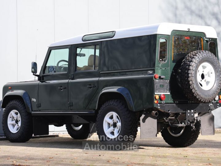 Land Rover Defender 110 5 door 2495cc 4 cilinder 122 bhp TD5 - 23