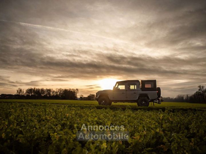 Land Rover Defender 110 CREW CAB DCPU LIMITED OVERLAND EDITION - 16