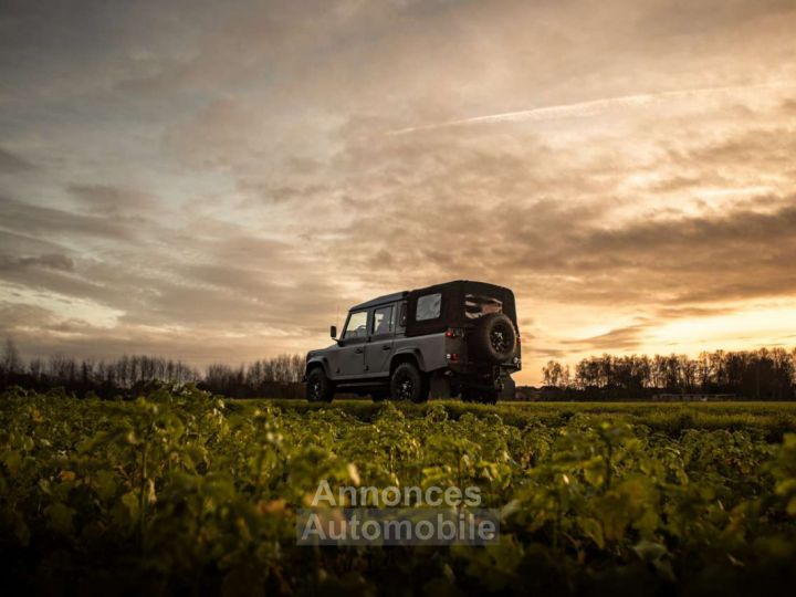 Land Rover Defender 110 CREW CAB DCPU LIMITED OVERLAND EDITION - 17