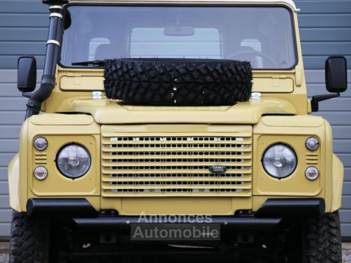 Land Rover Defender 110 TDI 300 TDI - 2.5L 4 cylinder Turbo Diesel producing 111 bhp - 18