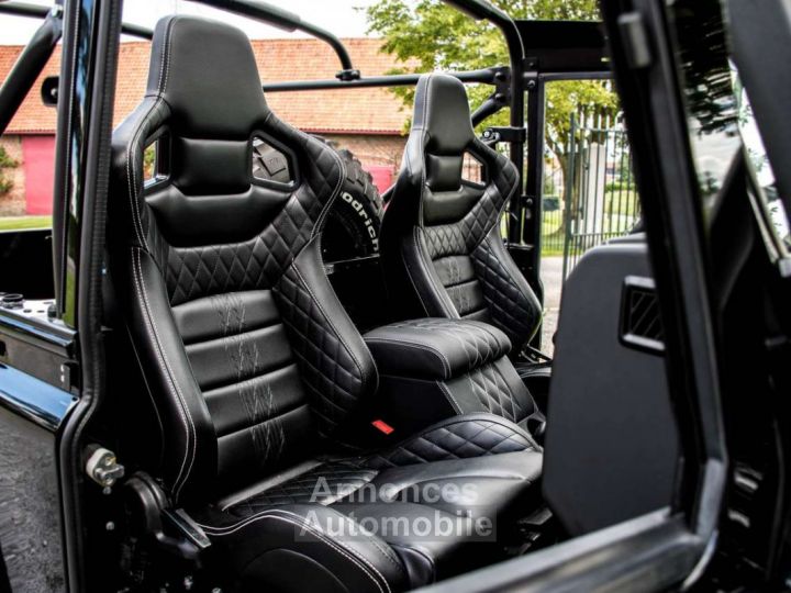 Land Rover Defender - 25