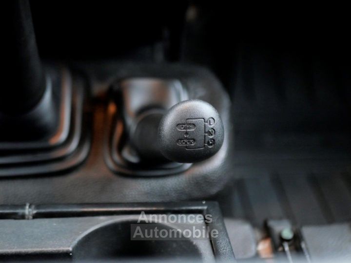 Land Rover Defender 90 2.4 TD4 S 2 places ctte - Kit réhuasse - Treuil - Pack LED - Attelage - Première main - 17