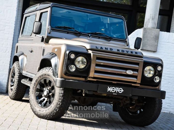 Land Rover Defender 90 LIMITED EXCLUSIVE EDITION - 2