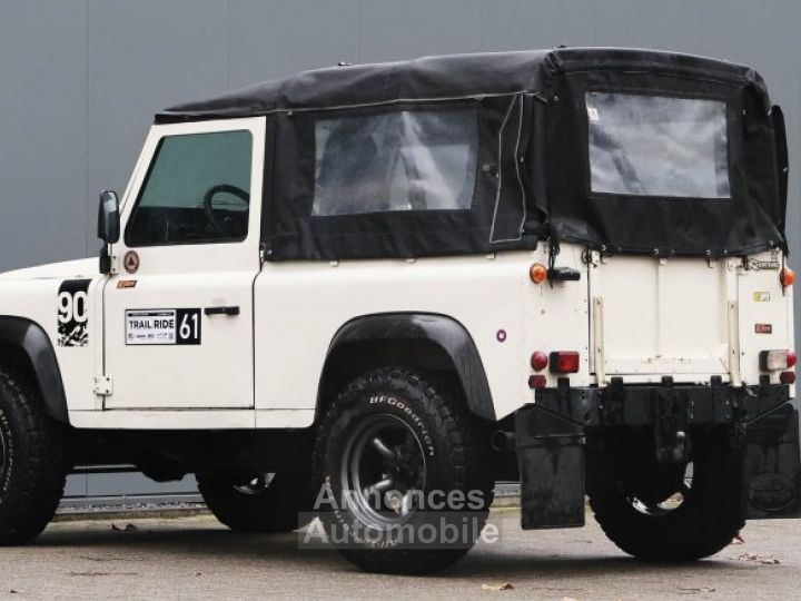 Land Rover Defender 90 V8 3.5 V8 138 bhp with injection - 1