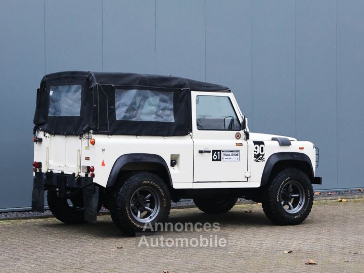 Land Rover Defender 90 V8 3.5 V8 138 bhp with injection - 2