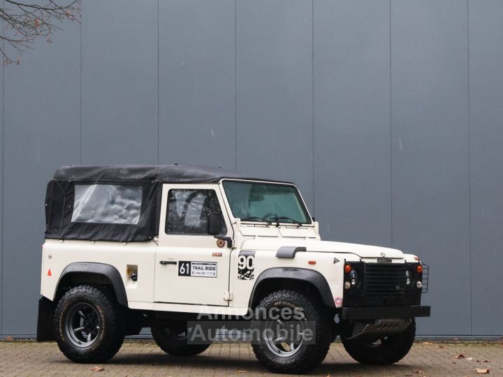 Land Rover Defender 90 V8 3.5 V8 138 bhp with injection - 10