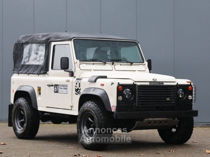 Land Rover Defender 90 V8 3.5 V8 138 bhp with injection - 11