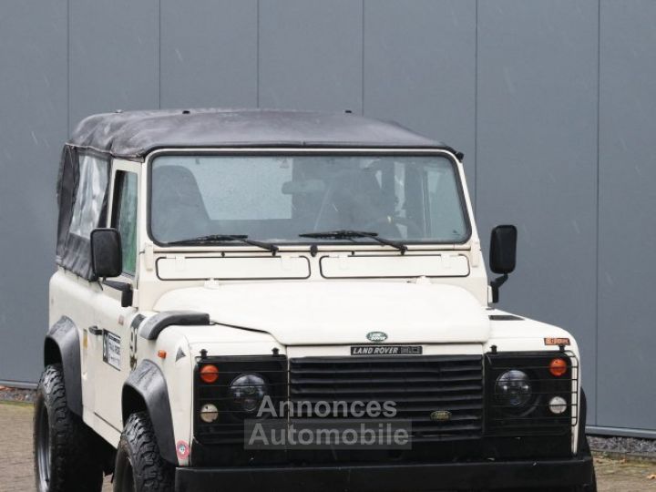 Land Rover Defender 90 V8 3.5 V8 138 bhp with injection - 12