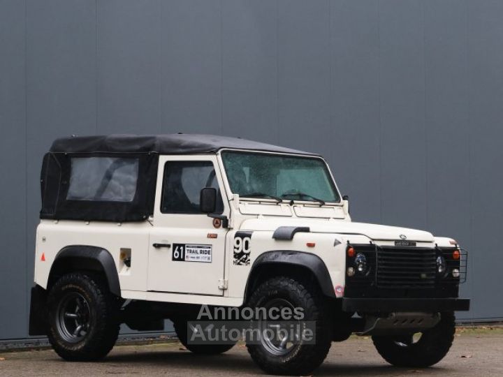 Land Rover Defender 90 V8 3.5 V8 138 bhp with injection - 14