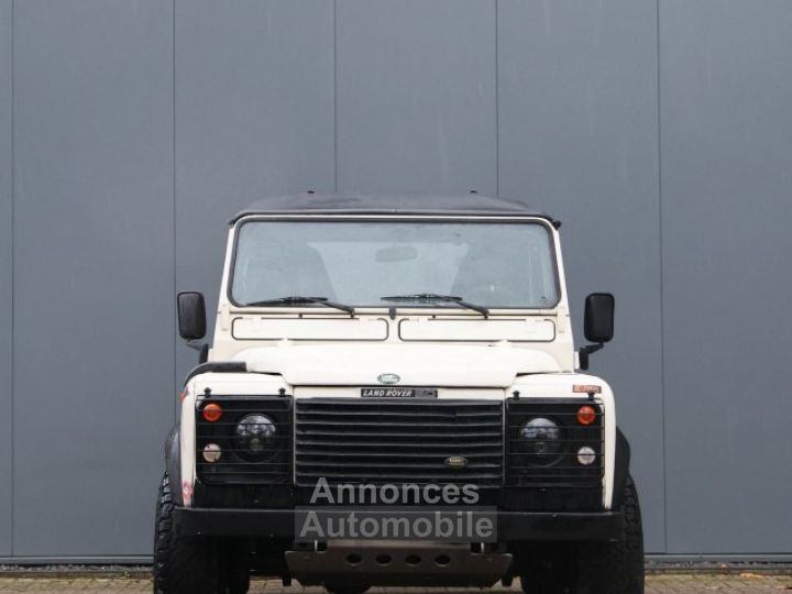 Land Rover Defender 90 V8 3.5 V8 138 bhp with injection - 16