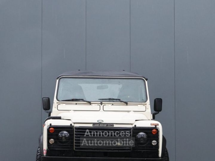 Land Rover Defender 90 V8 3.5 V8 138 bhp with injection - 17