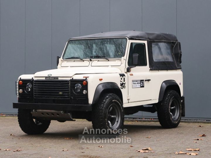 Land Rover Defender 90 V8 3.5 V8 138 bhp with injection - 18