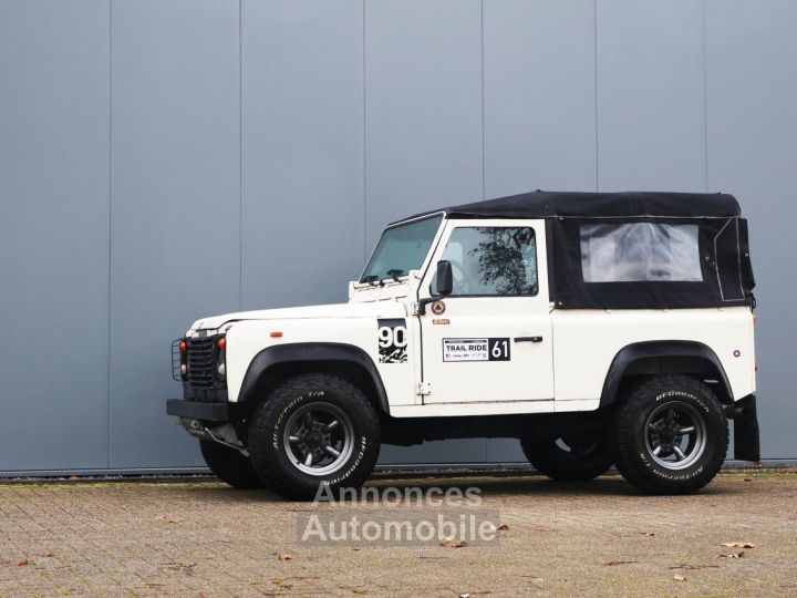 Land Rover Defender 90 V8 3.5 V8 138 bhp with injection - 21