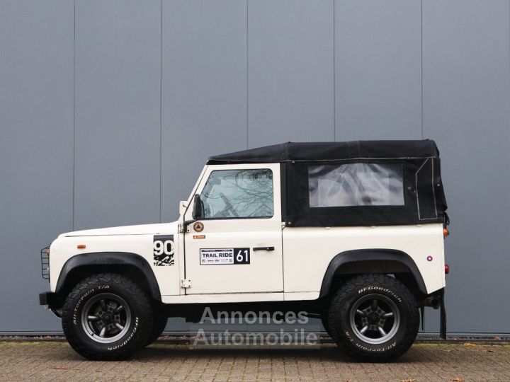 Land Rover Defender 90 V8 3.5 V8 138 bhp with injection - 22