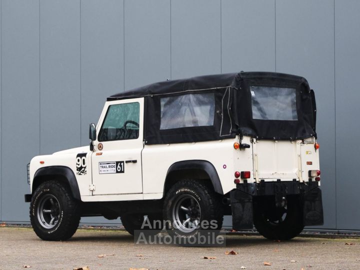 Land Rover Defender 90 V8 3.5 V8 138 bhp with injection - 24