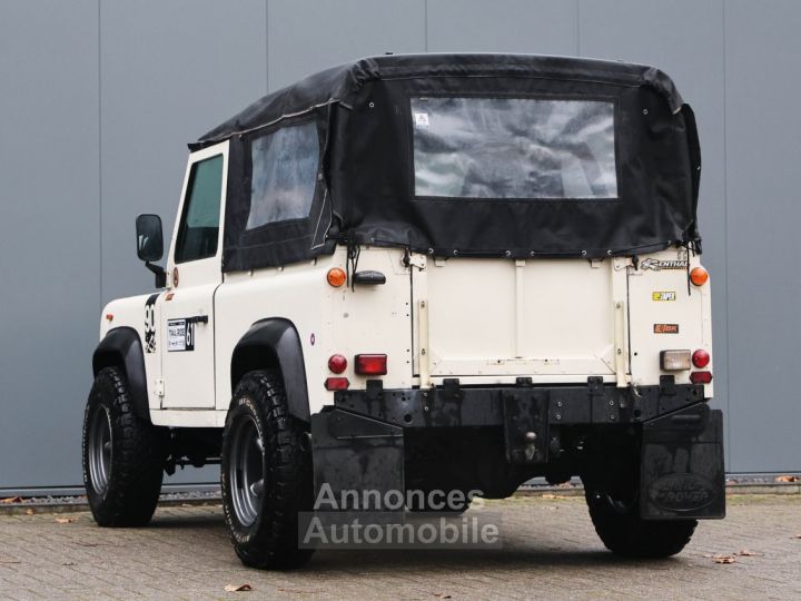 Land Rover Defender 90 V8 3.5 V8 138 bhp with injection - 27