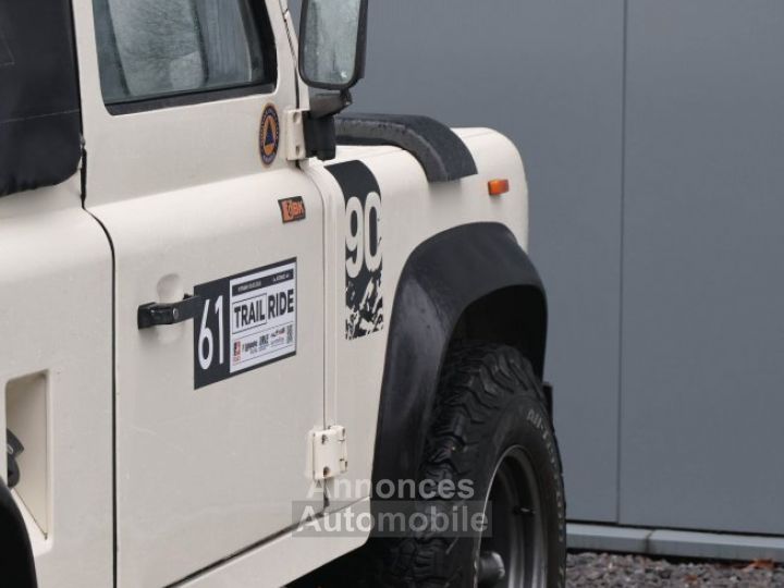 Land Rover Defender 90 V8 3.5 V8 138 bhp with injection - 32