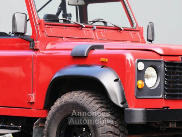 Land Rover Defender 90 V8 3.5 V8 138 bhp with original carbs - 11