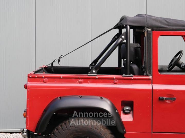 Land Rover Defender 90 V8 3.5 V8 138 bhp with original carbs - 13