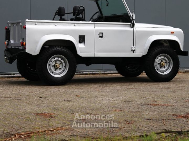 Land Rover Defender 90 V8 3.5L V8 producing 140 bhp - 2