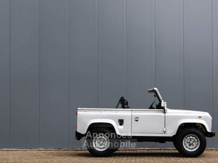 Land Rover Defender 90 V8 3.5L V8 producing 140 bhp - 6