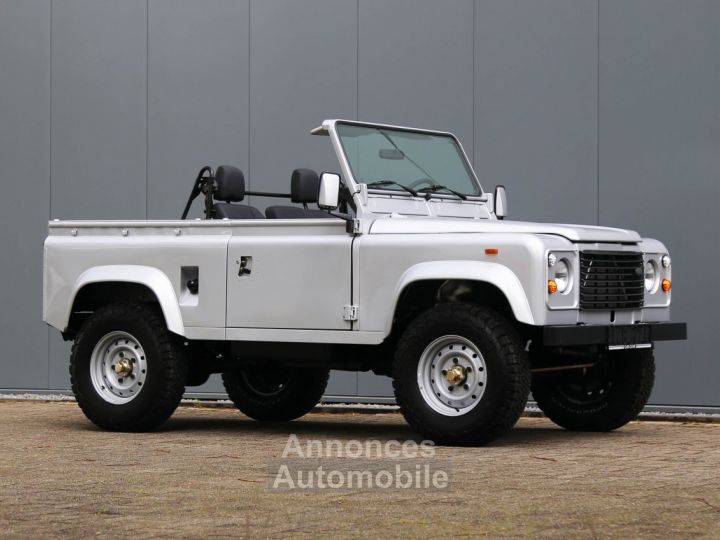 Land Rover Defender 90 V8 3.5L V8 producing 140 bhp - 7