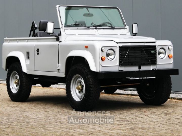 Land Rover Defender 90 V8 3.5L V8 producing 140 bhp - 9