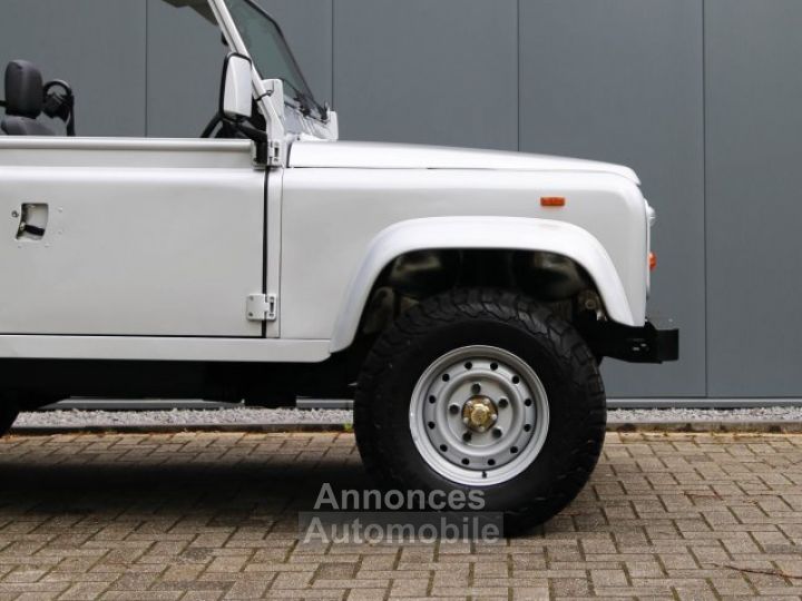 Land Rover Defender 90 V8 3.5L V8 producing 140 bhp - 10