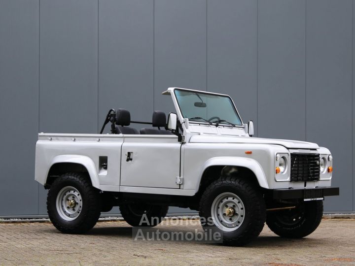 Land Rover Defender 90 V8 3.5L V8 producing 140 bhp - 12